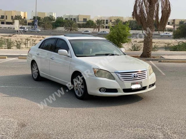 Toyota  Avalon  Limited  2010  Sedan  Automatic  6  122,850  RWD  White  Gasoline