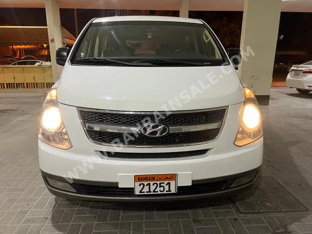 Hyundai  H1  2013  Van / Bus  Automatic  4  300  FWD  White  Gasoline