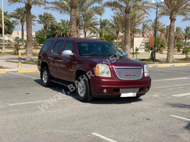 GMC  Yukon  2008  SUV  Automatic  8  195,750  4WD  Maroon  Gasoline