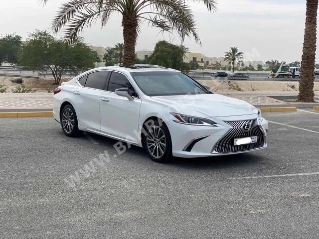 Lexus  ES  350  2021  Sedan  Automatic  6  53,400  RWD  White  Gasoline