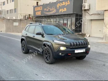 Jeep  Cherokee  2015  SUV  Automatic  6  77,500  4WD  Green  Gasoline