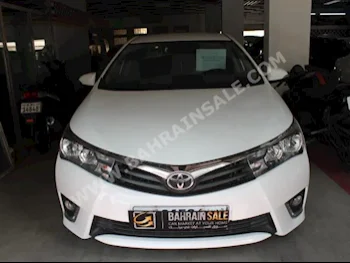 Toyota  Corolla  2015  Sedan  Automatic  4  83,000  FWD  White  Gasoline