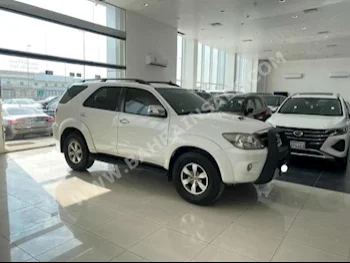 Toyota  Fortuner  2006  SUV  Automatic  6  244,650  4WD  White  Gasoline