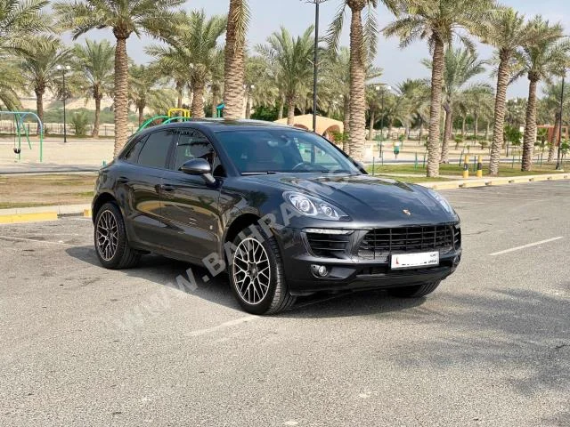 Porsche  Macan  2018  SUV  Automatic  4  65,900  AWD  Gray  Gasoline