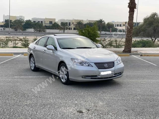 لكزس  اي اس  350  2007  سيدان  اتوماتك  6  186,000  دفع خلفي  فضي  بنزين