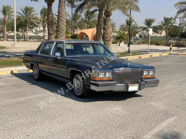 كاديلاك  فليت وود  1988  كلاسك  اتوماتك  8  95,200  دفع خلفي  ازرق  بنزين