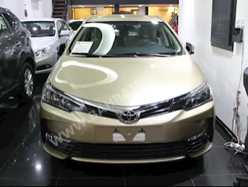 Toyota  Corolla  XLI  2018  Sedan  Automatic  4  0  FWD  Gold  Gasoline