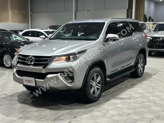 Toyota  Fortuner  2017  SUV  Automatic  4  140,000  4WD  Silver  Gasoline
