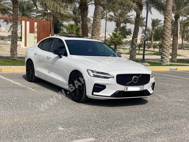 فولفو  اس  60  2023  سيدان  اتوماتك  4  400  دفع أمامي  أبيض  بنزين