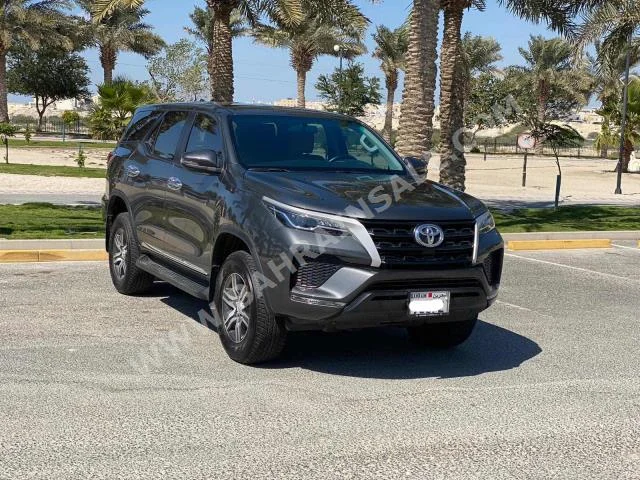 Toyota  Fortuner  2023  SUV  Automatic  4  27,550  RWD  Gray  Gasoline