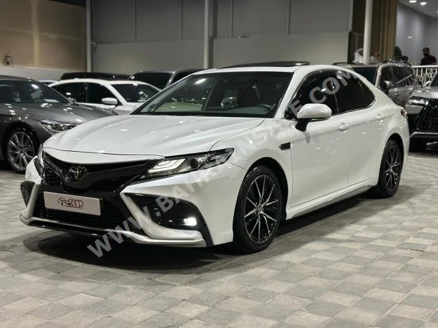 Toyota  Camry  SE  2022  Sedan  Automatic  6  22,000  FWD  White  Gasoline