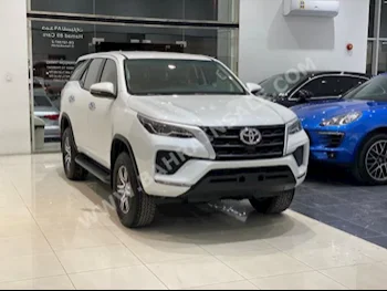 Toyota  Fortuner  2024  SUV  Automatic  4  25  RWD  White  Gasoline