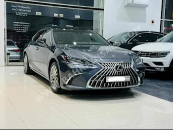 لكزس  اي اس  350  2023  سيدان  اتوماتك  6  17,300  دفع خلفي  رمادي  بنزين