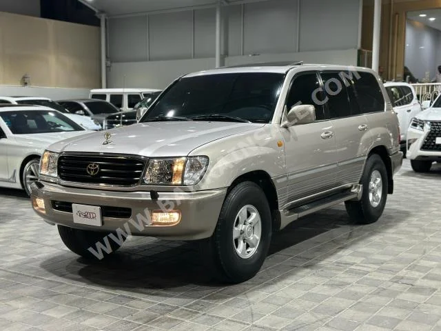 Toyota  Land Cruiser  VXR  2002  SUV  Automatic  8  438,000  4WD  Silver  Gasoline