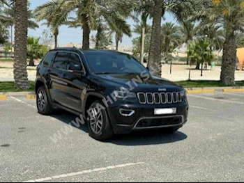 جييب  جراند شيروكي  لاريدو  2019  اس يو في  اتوماتك  6  83,000  دفع خلفي  أسود  بنزين
