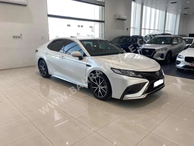 Toyota  Camry  SE  2024  Sedan  Automatic  4  250  FWD  White  Gasoline