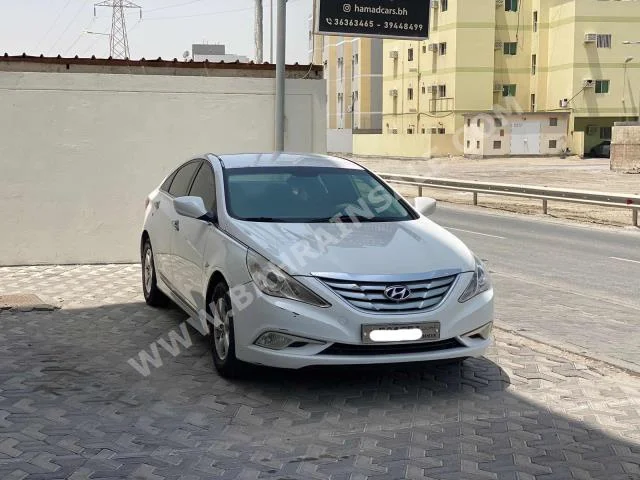 Hyundai  Sonata  2013  Sedan  Automatic  4  169,900  FWD  White  Gasoline