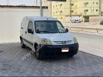 Peugeot  Partner  2011  Van / Bus  Manual  4  82,500  FWD  White  Gasoline