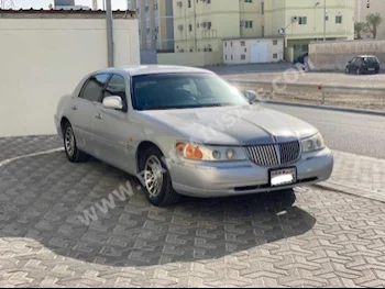 Lincoln  Town Car  2001  Sedan  Automatic  8  195,800  RWD  Silver  Gasoline