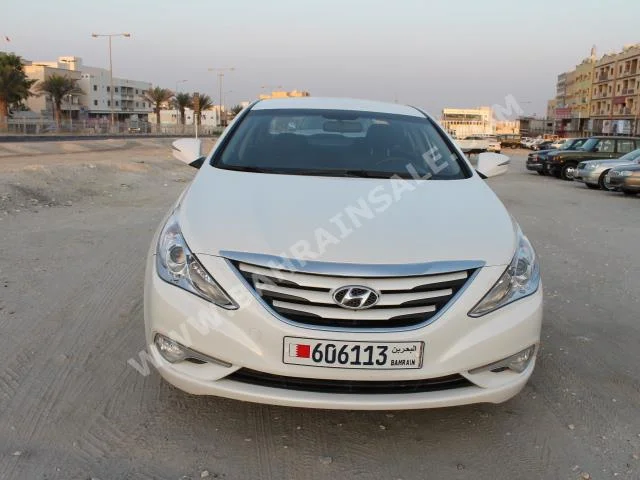 Hyundai  Sonata  2015  Sedan  Automatic  4  60,000  FWD  White  Gasoline
