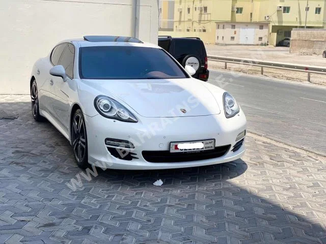 Porsche  Panamera  2012  Sedan  Automatic  6  146,200  RWD  White  Gasoline