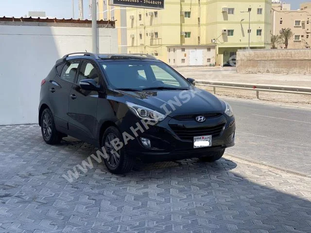 Hyundai  Tucson  2016  SUV  Automatic  4  103,200  FWD  Black  Gasoline