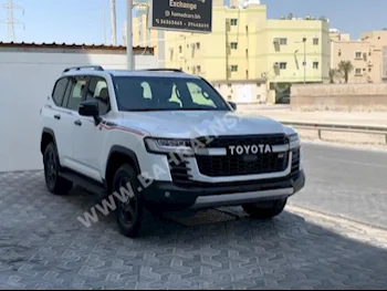 Toyota  Land Cruiser  GR  2022  SUV  Automatic  6  65,700  AWD  White  Gasoline