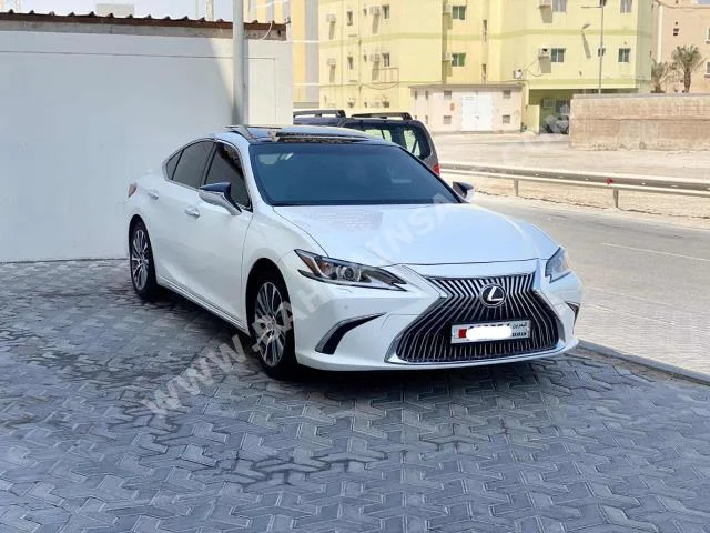 Lexus  ES  350  2021  Sedan  Automatic  6  39,500  RWD  White  Gasoline