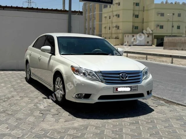 تويوتا  أفالون  2012  سيدان  اتوماتك  6  290,800  دفع خلفي  أبيض  بنزين