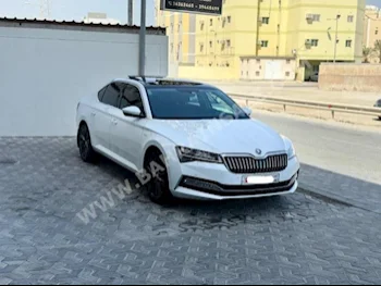 سكودا  سوبر بي  2021  سيدان  اتوماتك  4  50,300  دفع رباعي  أبيض  بنزين