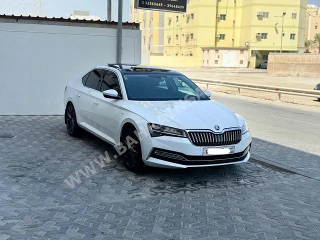 سكودا  سوبر بي  2021  سيدان  اتوماتك  4  50,300  دفع رباعي  أبيض  بنزين