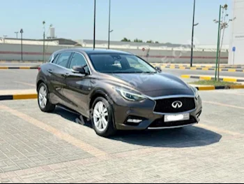 انفنيتي  كيو  30  2017  هاتشباك  اتوماتك  4  87,300  دفع خلفي  بني  بنزين