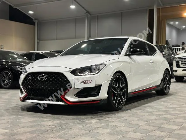Hyundai  Veloster  2022  Hatchback  Automatic  4  15,000  RWD  White  Gasoline