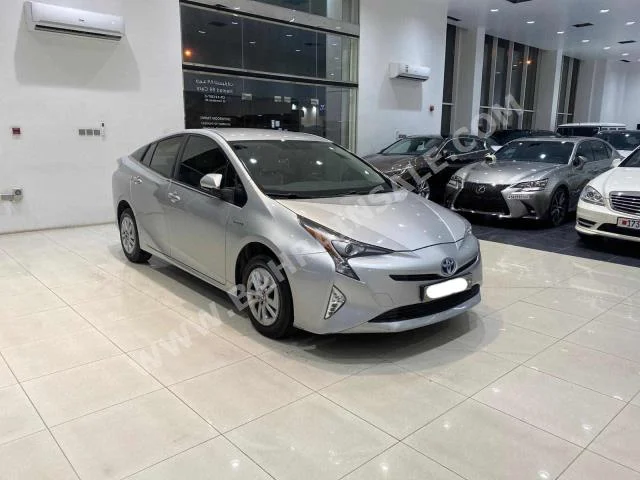 Toyota  Prius  Hybrid  2017  Sedan  Automatic  4  75,700  FWD  Silver  Gasoline