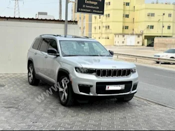 Jeep  Grand Cherokee  Limited  2022  SUV  Tiptronic  6  49,700  4WD  Silver  Gasoline