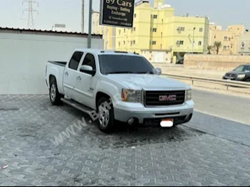 GMC  Sierra  SLE  2011  Pick Up  Automatic  8  300,000  RWD  White  Gasoline