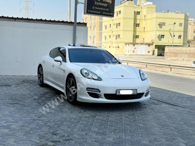 Porsche  Panamera  2012  Sedan  Automatic  6  146,200  RWD  White  Gasoline