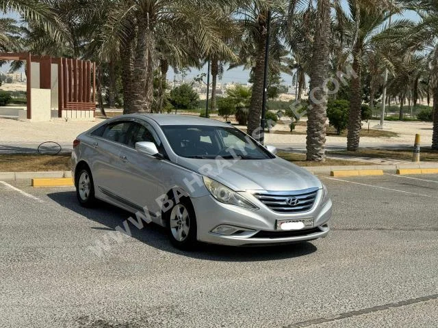 هيونداي  سوناتا  2014  سيدان  اتوماتك  4  97,700  دفع أمامي  فضي  بنزين