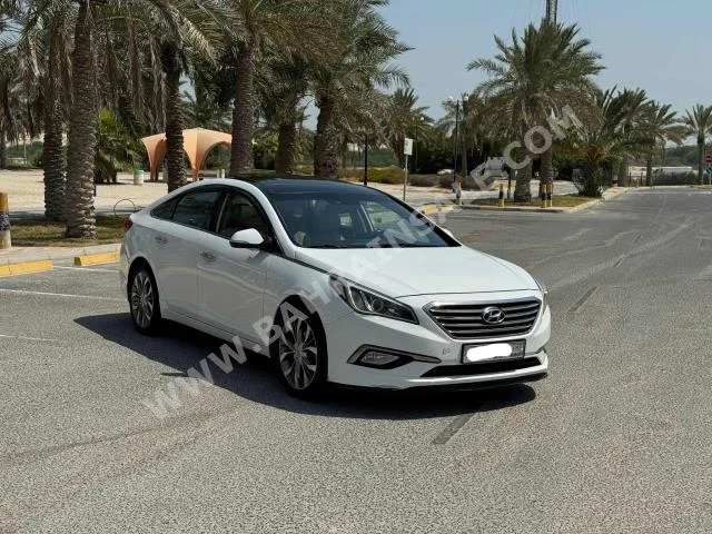 Hyundai  Sonata  2016  Sedan  Automatic  4  81,600  FWD  White  Gasoline