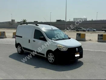 Renault  Trafic Van  2017  Van / Bus  Manual  4  165,800  FWD  White  Gasoline