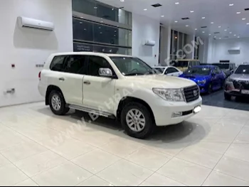 Toyota  Land Cruiser  GXR  2010  SUV  Automatic  8  267,900  4WD  White  Gasoline