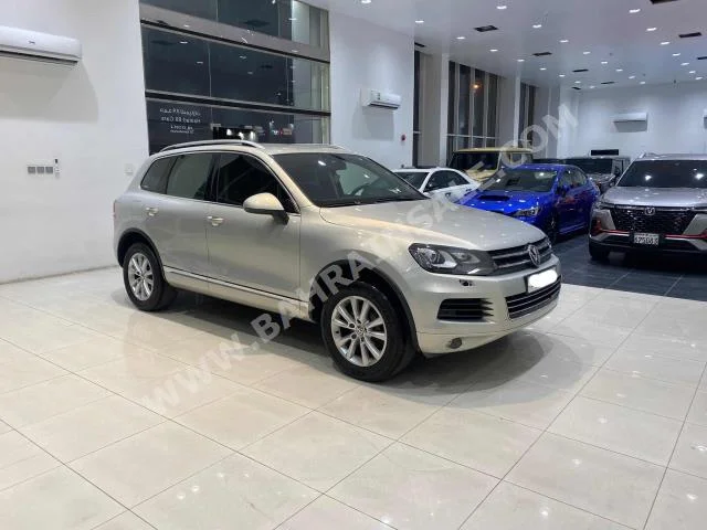 Volkswagen  Touareg  2014  SUV  Automatic  6  167,500  AWD  Gold  Gasoline