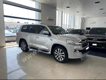 Toyota  Land Cruiser  VXR  2020  SUV  Automatic  8  153,100  AWD  Silver  Gasoline