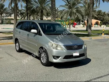 تويوتا  إنوفا  2014  اس يو في  اتوماتك  4  240,000  دفع خلفي  فضي  بنزين