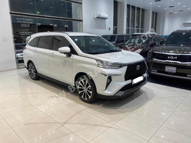 Toyota  VELOZ  2024  SUV  Automatic  4  900  FWD  White  Gasoline