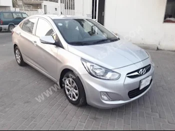 هيونداي  اكسنت  1.6  2014  سيدان  اتوماتك  2  60,000  دفع أمامي  فضي  بنزين