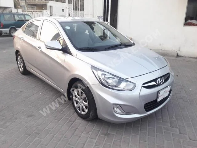 هيونداي  اكسنت  1.6  2014  سيدان  اتوماتك  2  60,000  دفع أمامي  فضي  بنزين