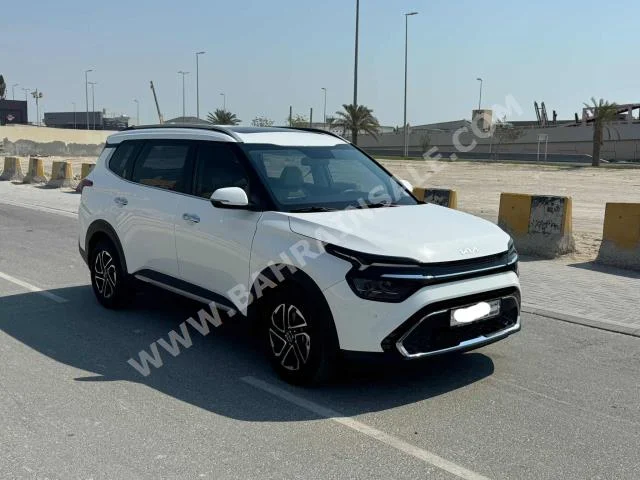 Kia  Carens  2023  SUV  Automatic  4  16,700  FWD  White  Gasoline