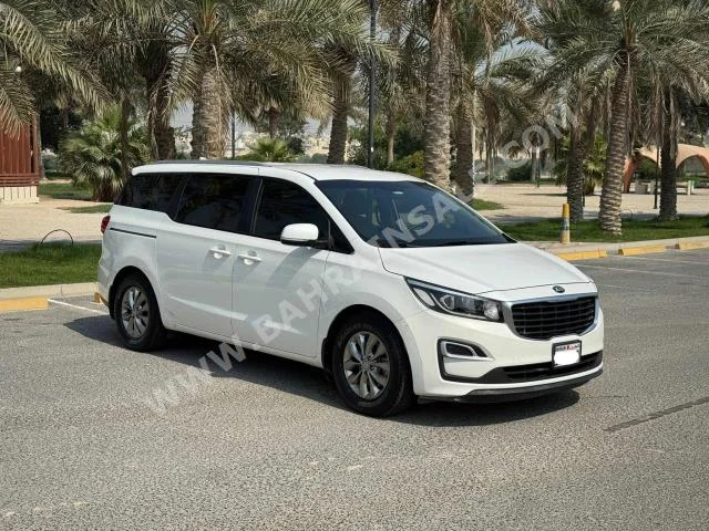 Kia  Carnival  2020  SUV  Automatic  6  194,650  FWD  White  Gasoline