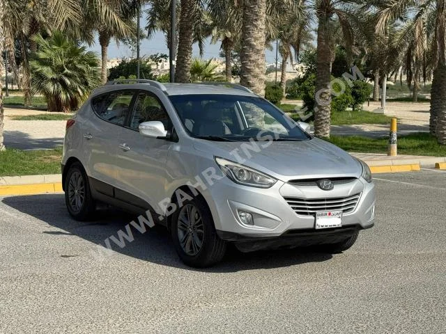 Hyundai  Tucson  2016  SUV  Automatic  4  181,600  FWD  Silver  Gasoline